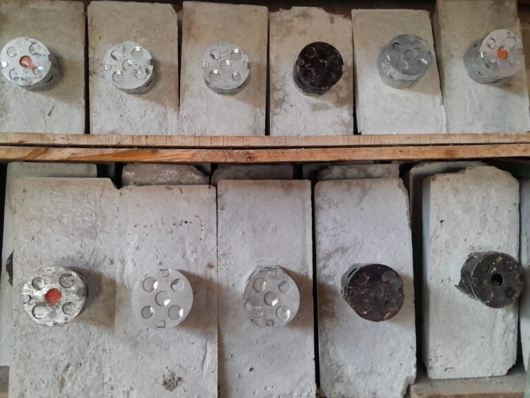 Lajotas suporte para caixinhas de luz octogonal para Lajes Treliçadas e Lajes protendidasCanecas funda em aço carbono pintura,e aço galvanizado e pvc.